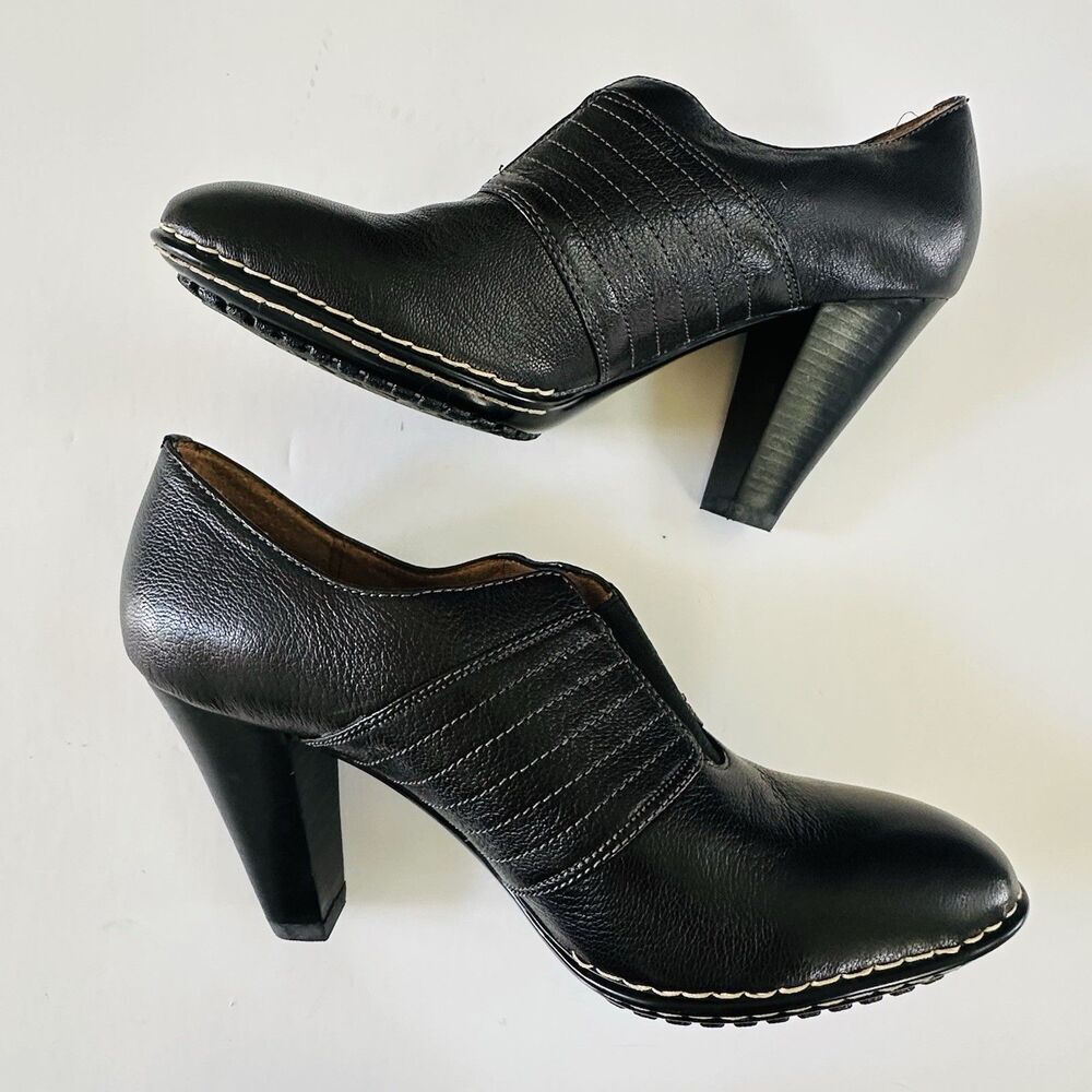 Sofft Black Leather Heeled Booties SZ 8.5 Comfort Contrast Stitching Shoes